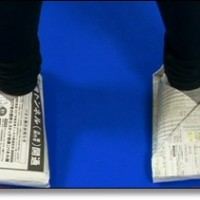 新聞紙スリッパ